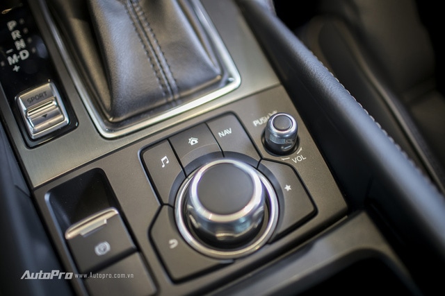 Mazda 6 trang bị tính năng phanh tay điện tử hiện đại và an toàn hơn